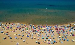 2026 Şezlong, Şemsiye ve Yiyecek Dahil! Antalya Plajlarında Günlük Ücret Ne Kadar?