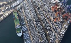Binlerce sıfır kilometre araç havadan görüntülendi!