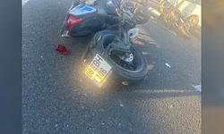 Sivrihisar'da Motosikletler Otomobile Arkadan Çarptı: 2 Sürücü Yaralandı