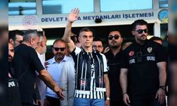 Leandro Trossard İstanbul’da: 2 Bin Siyah-Beyazlıdan Görkemli Karşılama, Başkan Adalı’dan İlk Sözler