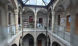 Akdağmadeni’nde tarihi dönüşüm: Cezaevi binası 36 bin kitaplık kütüphane oldu