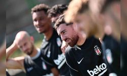 Beşiktaş'ta Midtjylland mesaisi: Saat 15.00'te Sabiha Gökçen'den özel uçakla hareket