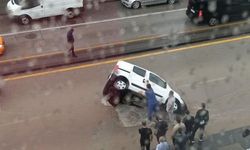 Sağanak Yağmur Hayatı Felç Etti! Araçlar Devrildi Motorlar Savruldu