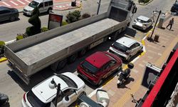 Yozgat'ta Gelişi Güzel Park Edilen Araçlar Trafiği Kilitliyor