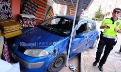 Yozgat'ta Kadın Sürücünün Kullandığı Otomobil İş Yerine Girdi