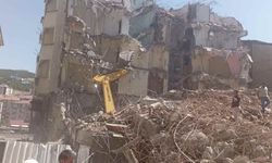 Yozgat'ta Bina Yıkımında Kepçe Devrildi, Operatör Yaralandı