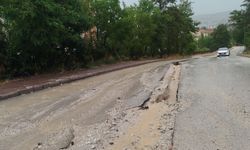 Yozgat'ta Sağanak Yağış Yolları Çökertti! Sürücüler İçin Büyük Tehlike