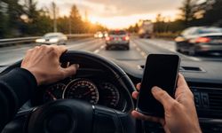Ekrana Değil Yola Dikkat! Trafikte Bu Hata Hayatınızı Tehlikeye Atıyor