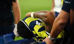 Fenerbahçe'de sakatlık: Oosterwolde gözyaşları içinde sedyeyle çıktı