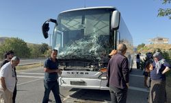 Yozgat'ta kaza: Traktör sürücüsü alt geçit yerine ana yolu kullanınca çarpıştı, faciadan dönüldü