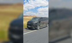 Yozgat-Ankara kara yolunda çarpışma: Panelvan sürücüsü dahil 5 kişi yaralandı