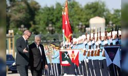 Erdoğan Abbas'ı Külliyede karşıladı: 21 pare top atışı ve 16 Türk devleti bayrağı