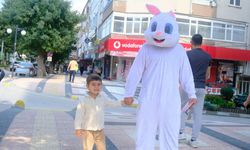 Yozgat’lı Gençten Sıra Dışı Geçim Yöntemi: Tavşan Kostümü