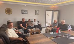 Yozgat'ta Başkan Kapıları Çalıyor, Selam Götürüyor