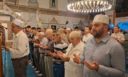 Yozgat’ta Mevlid Kandili Dualarla İdrak Edildi: Tarihi Çapanoğlu Camii’nde Anlamlı Gece