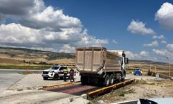 Yozgat’ta Trafik Jandarmasından Yük Taşıyan Araçlara Sıkı Denetim!