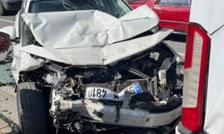 Feci Kaza! Otomobilin Minibüse Çarpmasıyla 4 Kişi Yaralandı