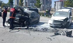 Yozgat Sürmeli Et Mangal Önünde Korkutan Kaza: Araç Alev Aldı