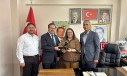 Yozgat AK Parti'den 25. Yıl Vefa Buluşması: Genel Merkez Hediyeleri Başkanlara Verildi