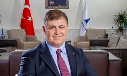 Cemil Tugay Kimdir? İzmir Büyükşehir Belediye Başkanı Cemil Tugay'ın Hayatı ve Siyasi Kariyeri