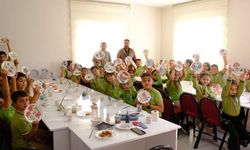 Sorgun Hilal Evleri’nde Çini Atölyesi Rüzgarı: Minik Sanatçılar Yeteneklerini Sergiledi!