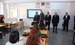 Yozgat'ta Eğitime Üst Düzey Ziyaret! Vali Özkan Öğretmen ve Öğrencileri Dinledi
