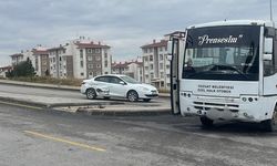 Yozgat'ta Halk Otobüsü İle Otomobil Çarpıştı! Ekipler Olay Yerine Seferber Oldu