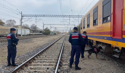 Yenifakılı’da Jandarma Ekiplerinden Tren Yolu Hattında Geniş Çaplı Arama