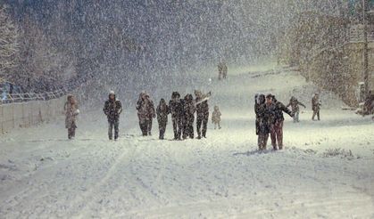 Yozgat'ta Kar Yağışı Hem Zorladı Hem Eğlendirdi