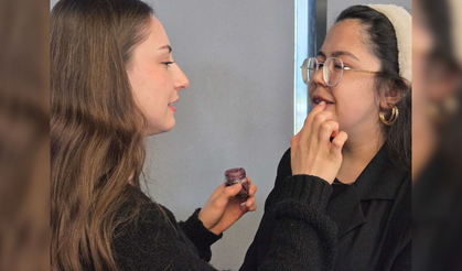 Soğan Kabuğundan Ruj Yaptılar, Dikkat Çektiler