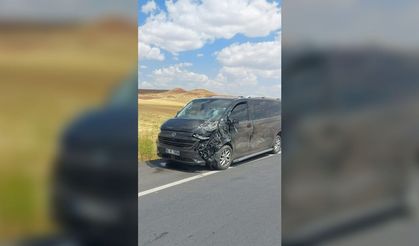 Yozgat-Ankara kara yolunda çarpışma: Panelvan sürücüsü dahil 5 kişi yaralandı