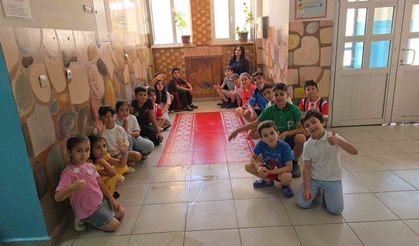 Tablet yerine tuval ve fırça aldılar: Okul duvarlarını sanat eserine çevirdiler