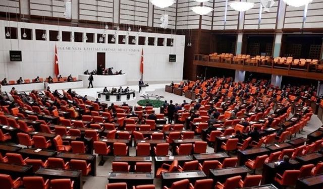 Emekliye zam meclisten geçti