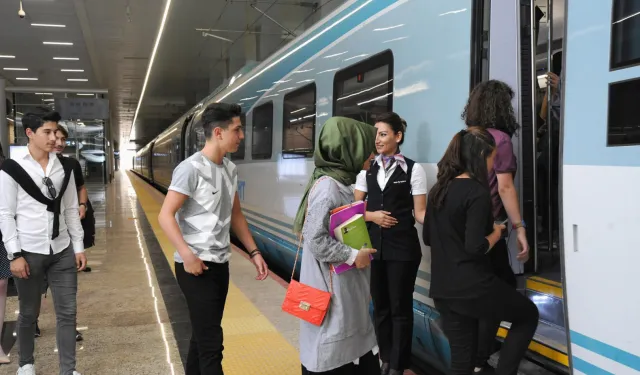 Raylarda bayram trafiği... 2,8 milyon yolcu taşındı