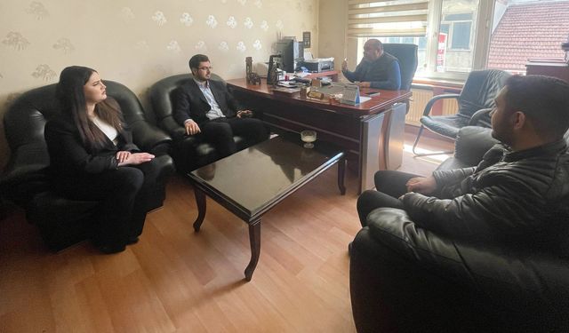REiS’iN iZiNDEKi AK GENÇLER HER DAiM BiR VE BERABER!