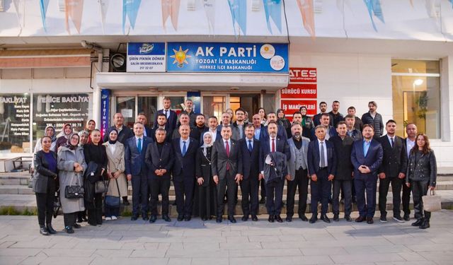 AK  kadrolar buluştu