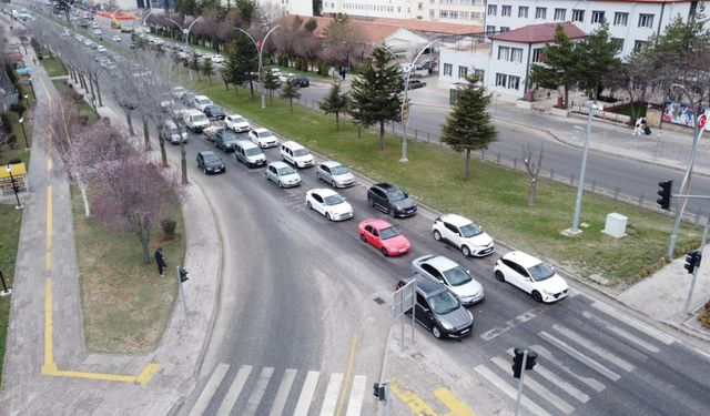 Yozgat E-88 karayolunda  bayram trafiği yoğunluğu