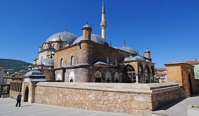 315 cami, 157 mezarlık temizlendi