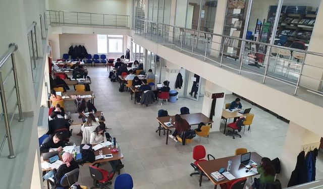 Kütüphaneler Gençlerin Gözdesi Oldu