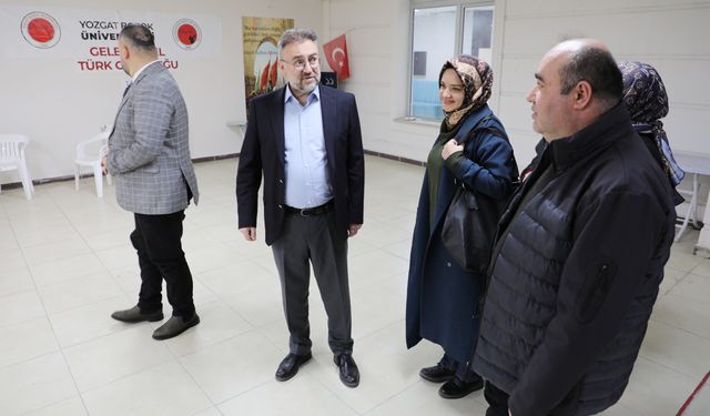 REKTÖR YAŞAR HER DAİM  ÖĞRENCİLERİN YANINDA!