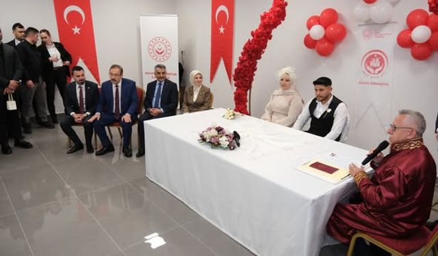 BAKAN GÖKTAŞ YOZGAT’TA NİKAH ŞAHİTLİĞİ YAPTI