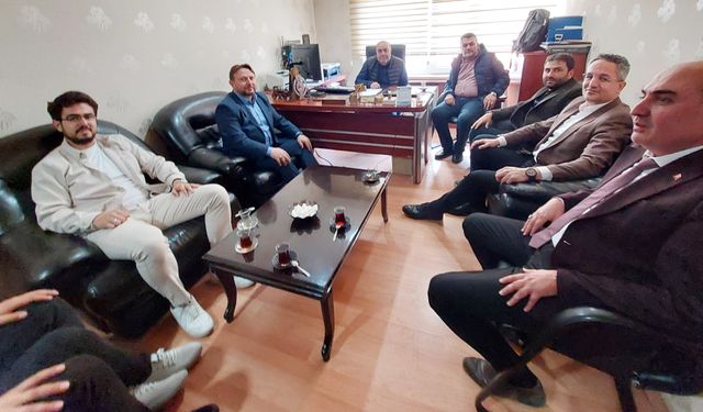 AK Kadrolardan kutlama ziyareti