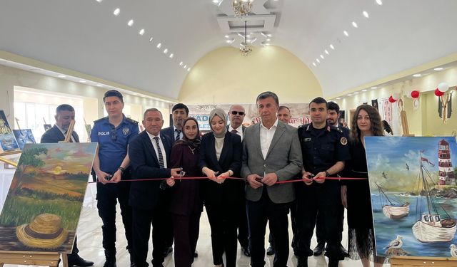 BİNBİR EMEKLE HAZIRLANAN EL İŞLERİ SERGİLENDİ