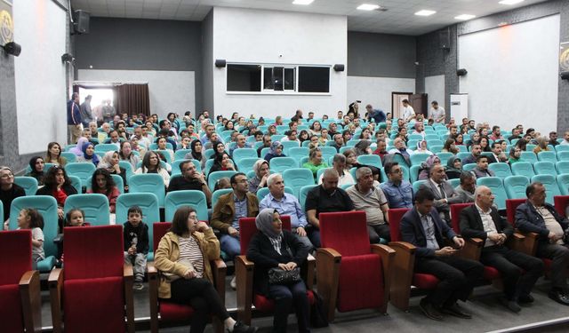ÖĞRENCİLER İÇİN KONFERANS DÜZENLENDİ