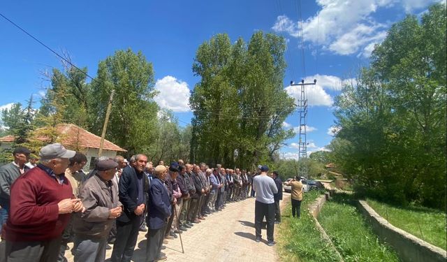 Yozgat’ta vatandaşlar yağmur duasına çıktı