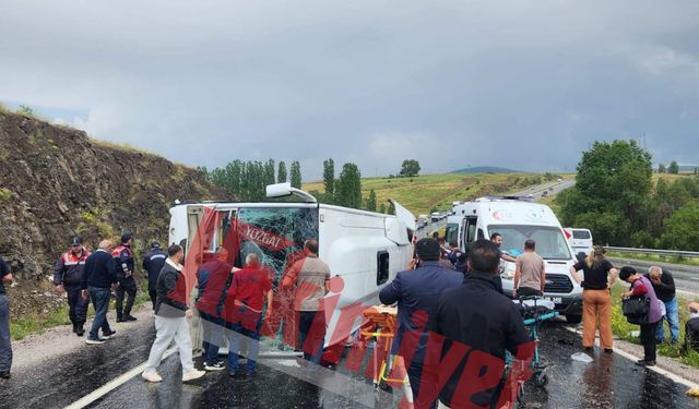 Yozgat'ta Yolcu Otobüsü Devrildi 2 Ölü, Çok Sayıda Yaralı!