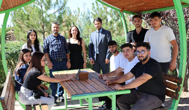 YOBÜ’den Yeni Proje: Telefonlar Güneş Enerjisiyle Şarj Olacak