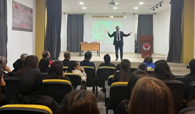 Yozgat'ta Gençler Bilgilendirildi: Bakanlık Faaliyetleri Tanıtıldı