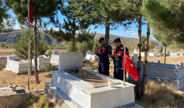 Şehit Mürsel Ocak’ın Kabrindeki Bayrak Yenilendi