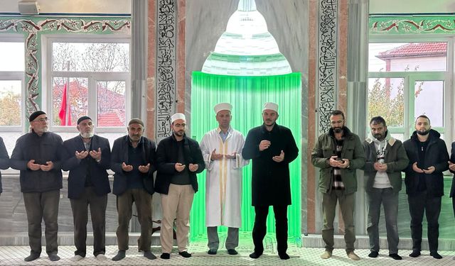 Sorgun’da Sabah Namazında Tesbihat, Sohbet ve Dua Programı Düzenlendi